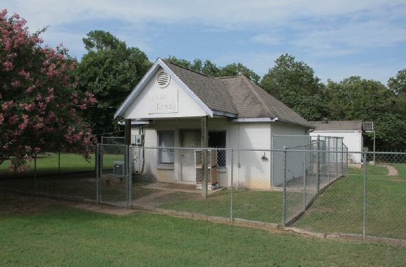 Main building for smaller dogs, scared dogs, and old dogs.